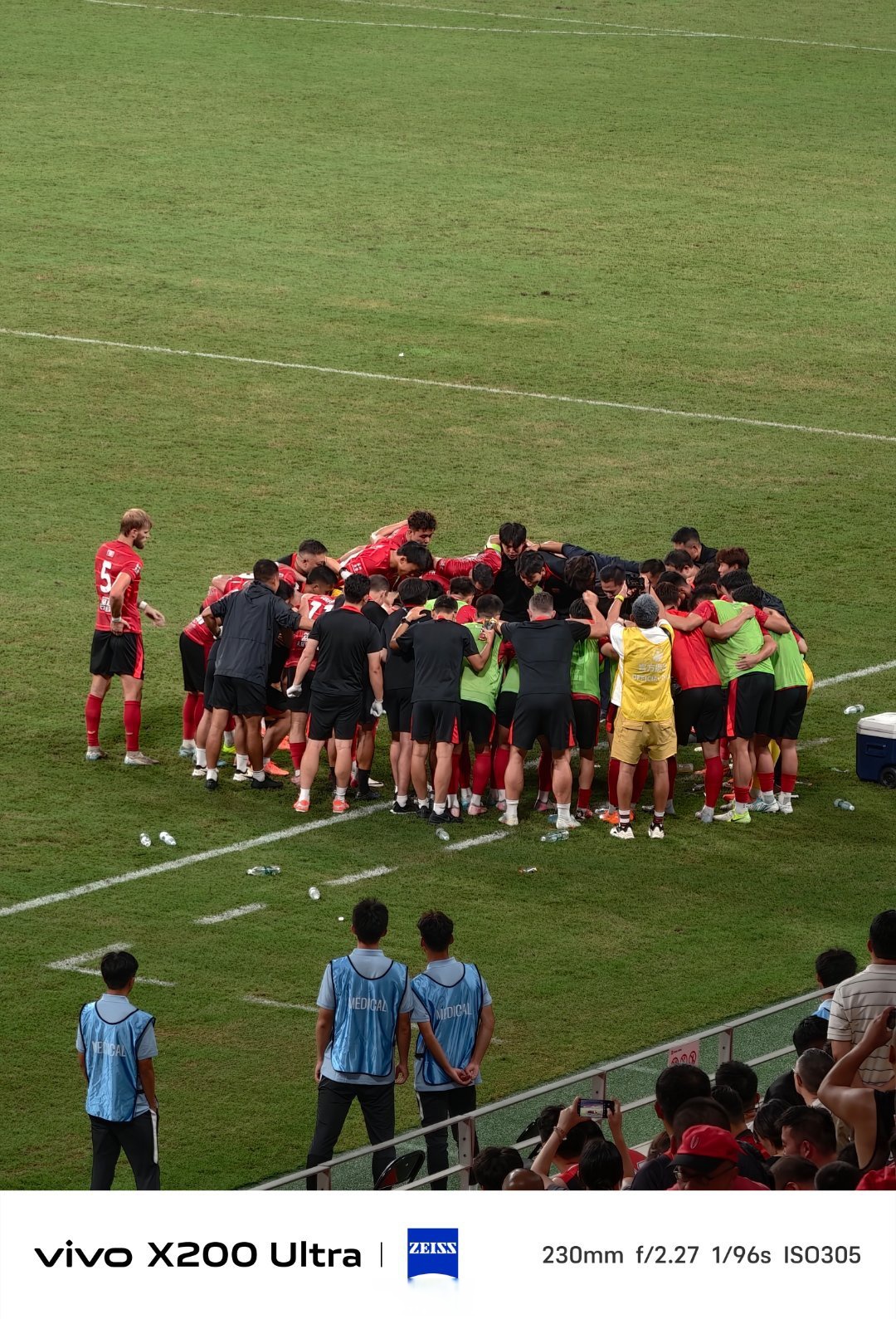 九州娱乐app-国内足球队与外国豪强的对决备受瞩目(足坛新星身价排名一览表)