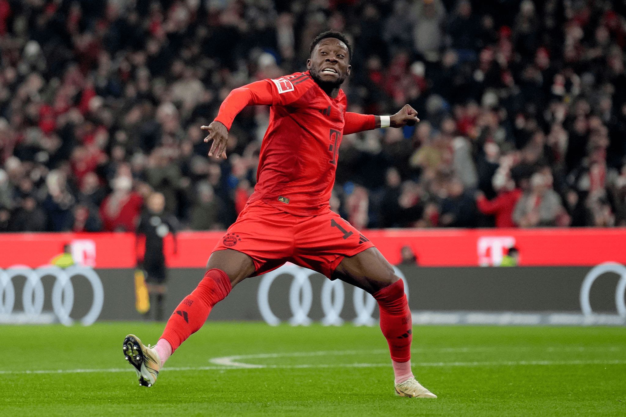 亚洲踢球者在国际比赛中耀眼发光