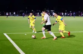 乌迪内斯惊险胜利，队员积极拼抢展现拼搏